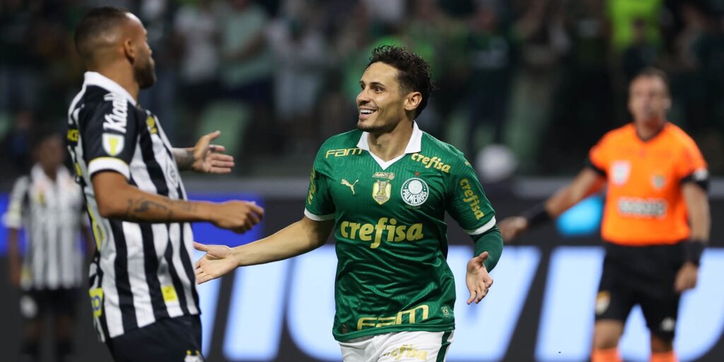 Palmeiras faz seu melhor jogo do ano, vence, mas quase se complica... de novo